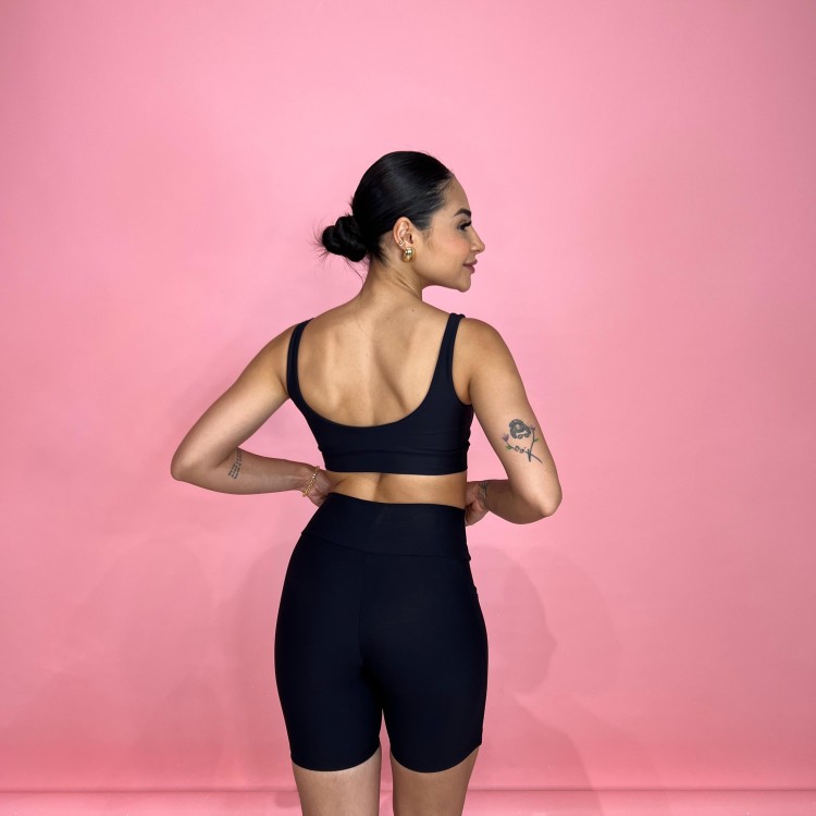 Conjunto Top Camiseta & Bermuda Bolso Unilateral - Preto
