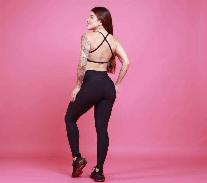 Legging Com Bolso Recorte Anatômico - Preto