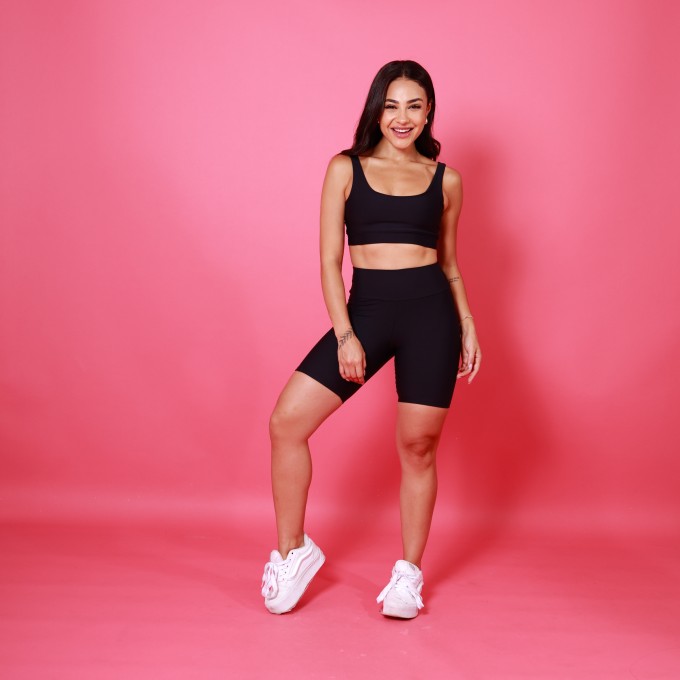 Conjunto Bermuda Bolso Unilateral & Top Camiseta Básico - Preto