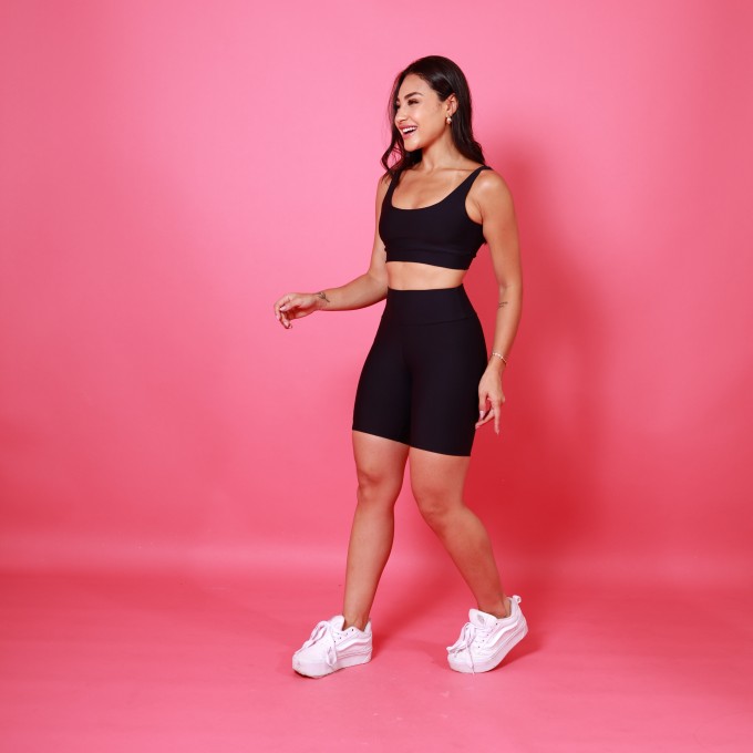 Conjunto Bermuda Bolso Unilateral & Top Camiseta Básico - Preto