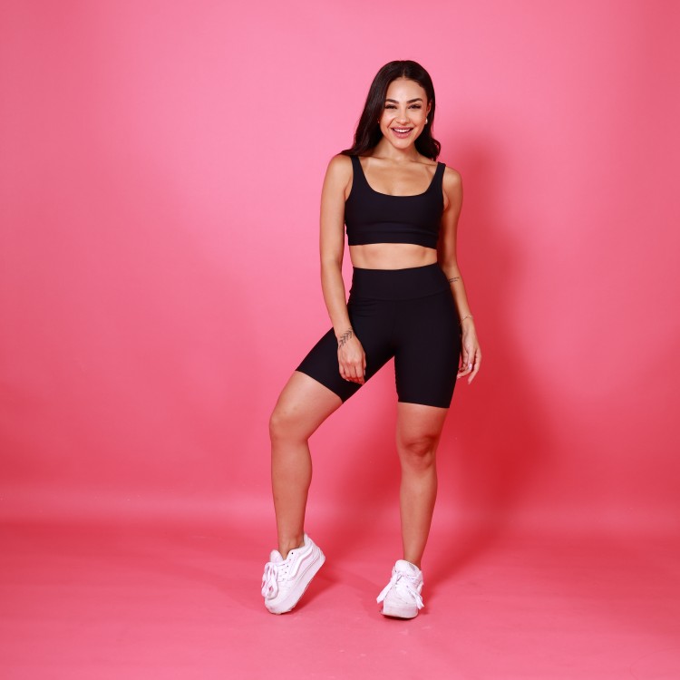 Conjunto Bermuda Bolso Unilateral & Top Camiseta Básico - Preto