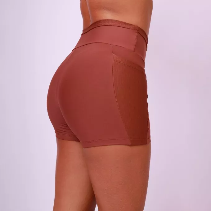Short Com Bolso Recorte Shine - Capuccino