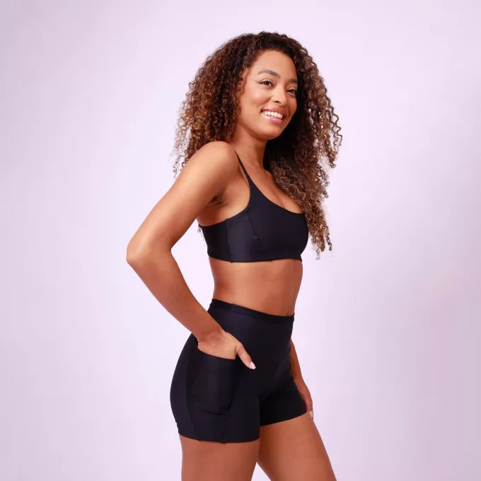 Short Com Bolso Recorte Shine - Preto