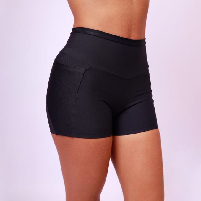 Short Com Bolso Recorte Shine - Preto