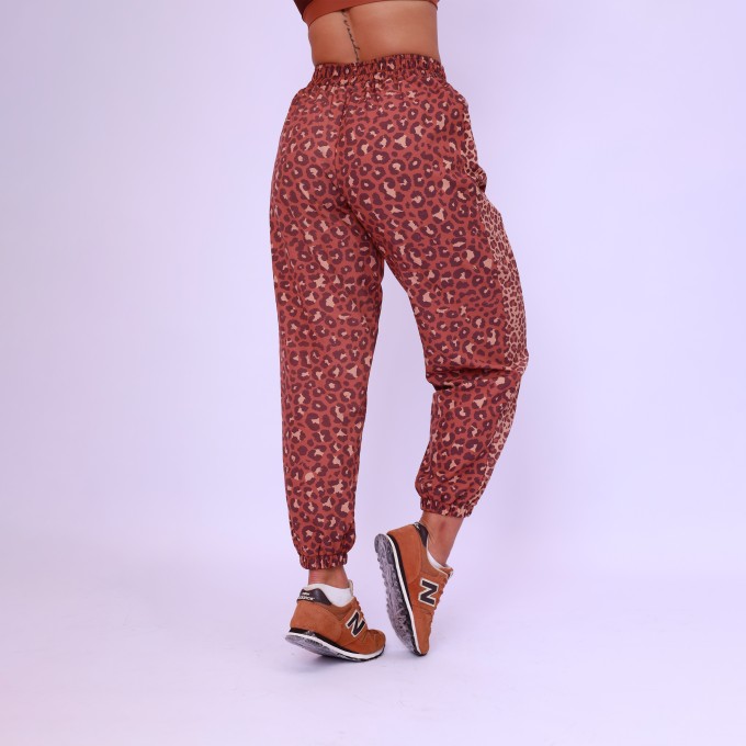 Calça Jogger Bolso High Tech Estampada - Onça Chocolate