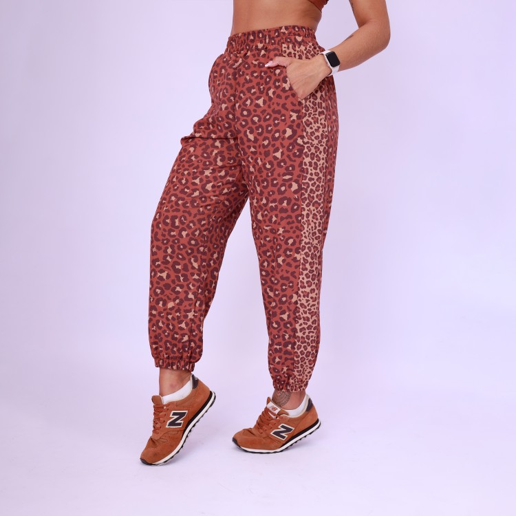 Calça Jogger Bolso High Tech Estampada - Onça Chocolate