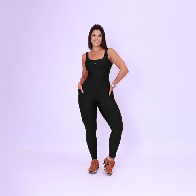Macacão Decote Quadrado Com Bolso - Preto