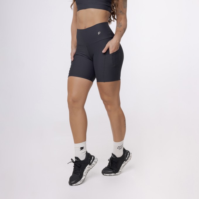 Bermuda Básica com Bolso - Preto